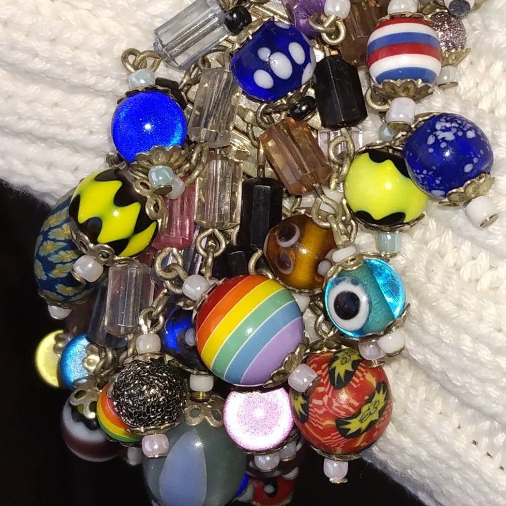 Incredible stretch bracelet!  Source unknown. Spectacular number of beads!